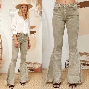 Sunland 17 Beige Acid Wash Bell Bottom Flare Stretchy S Jeans The Buckle 26X34